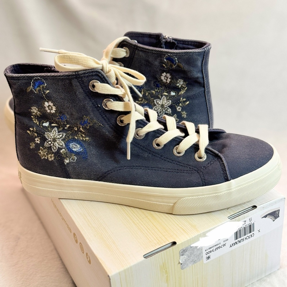 NEW Blowfish Malibu Catch Sun Navy High Top Women's Size 8M with Flower‎ Detail